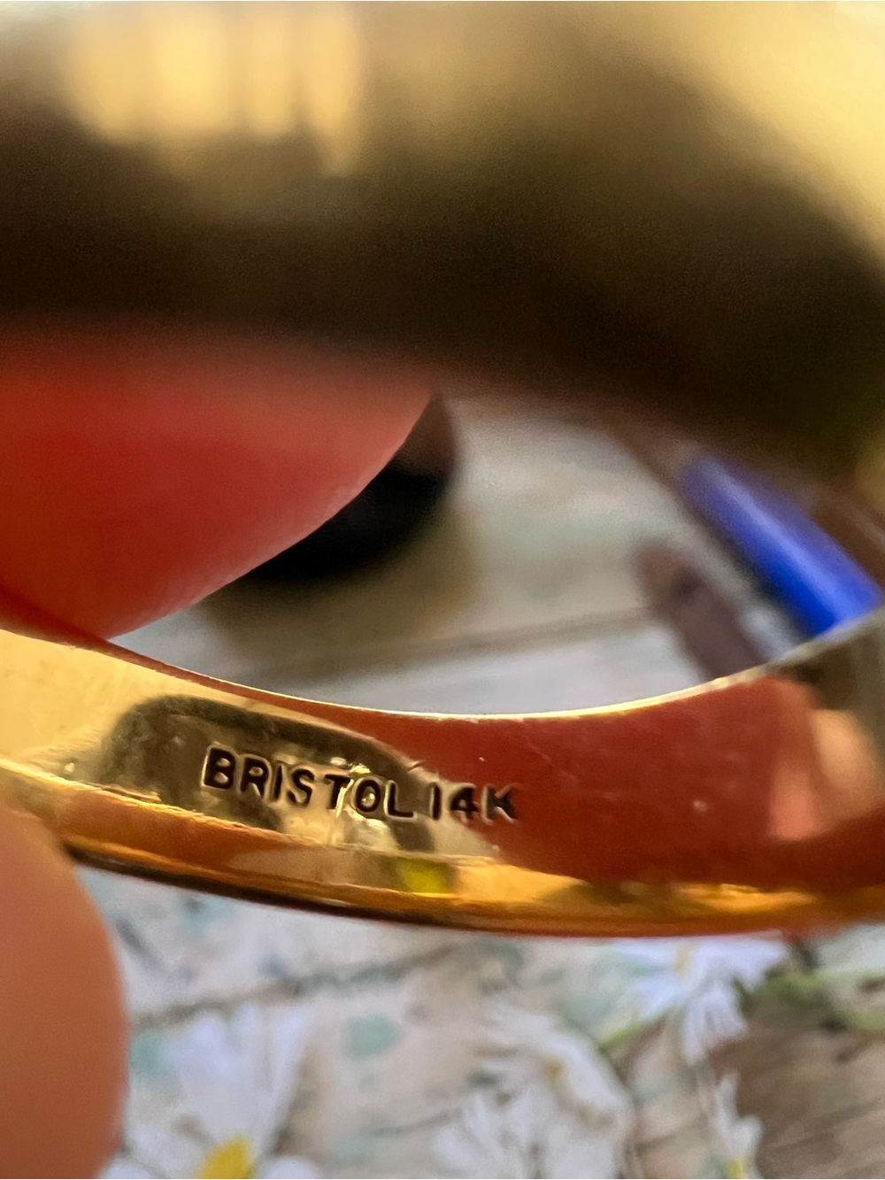 Elegant 14K Gold Band Ring - Picture 2 of 4